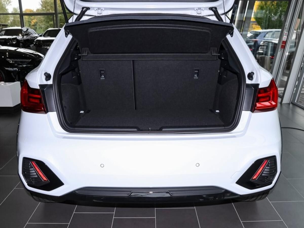 Audi A1 allstreet 	 S line Int. ACC LED Navi virtual Klima Sonos