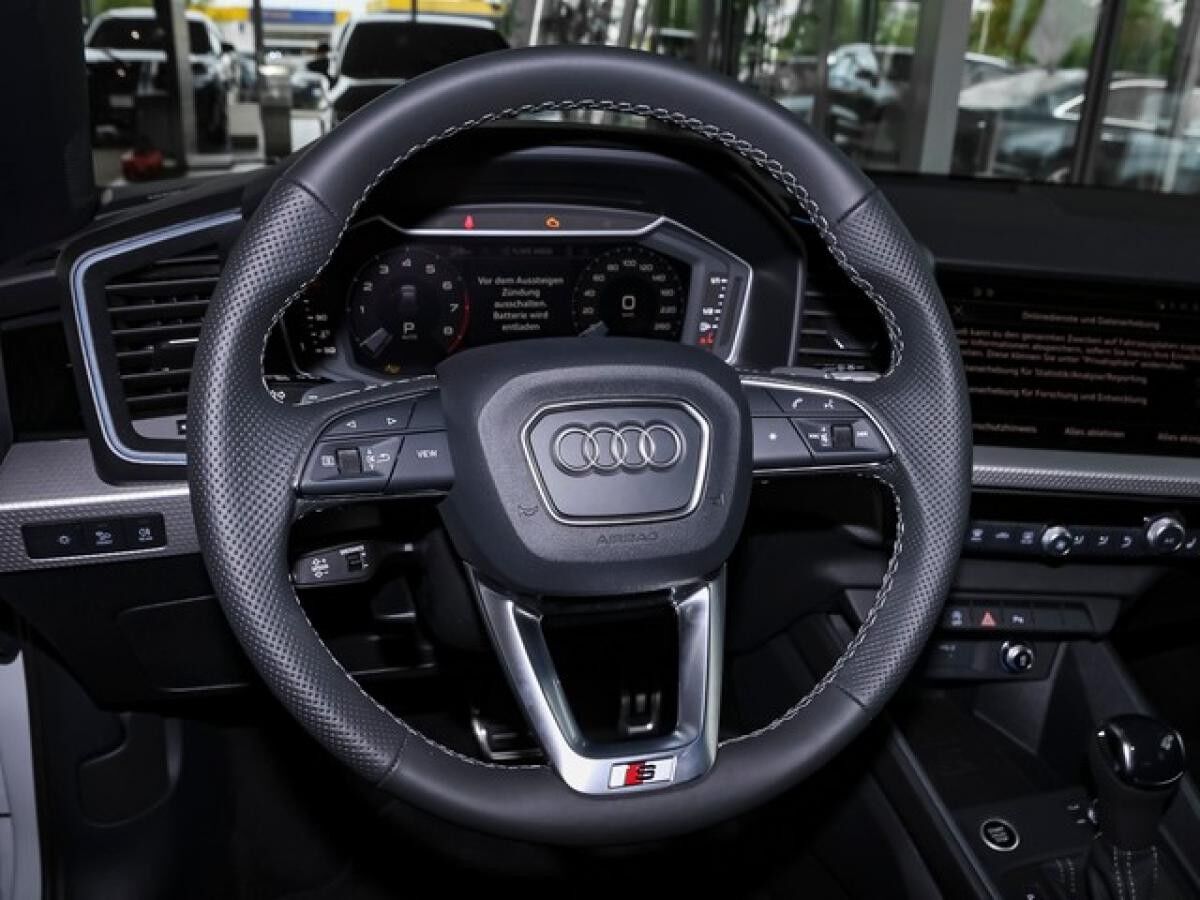 Audi A1 allstreet 	 S line Int. ACC LED Navi virtual Klima Sonos