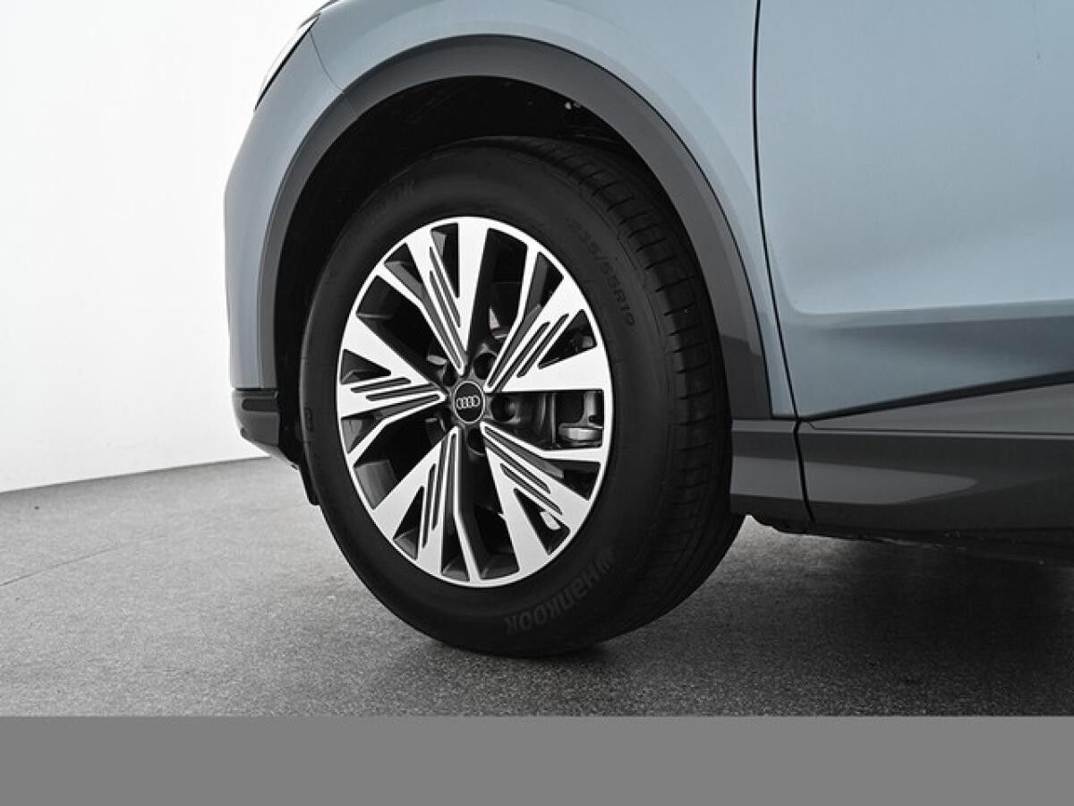Audi Q4 e-tron Sportback 35, Optikpaket Schwarz, Matrix-LED, 8-Fach bereift