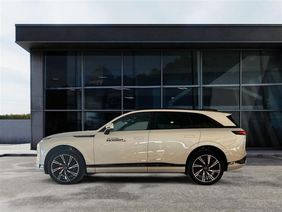 XPENG G9 AWD Performance Arctic White