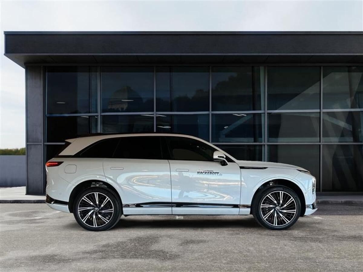 XPENG G9 AWD Performance Arctic White