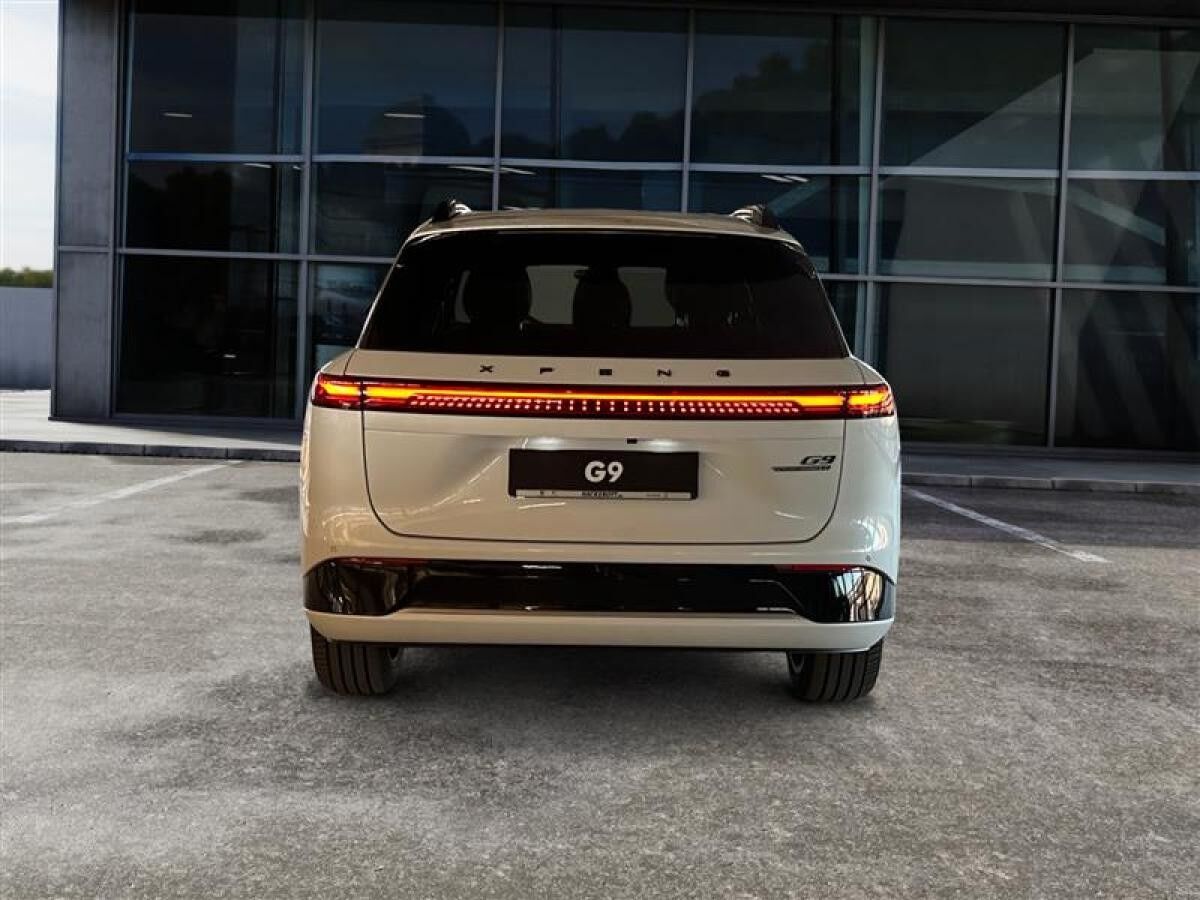 XPENG G9 AWD Performance Arctic White