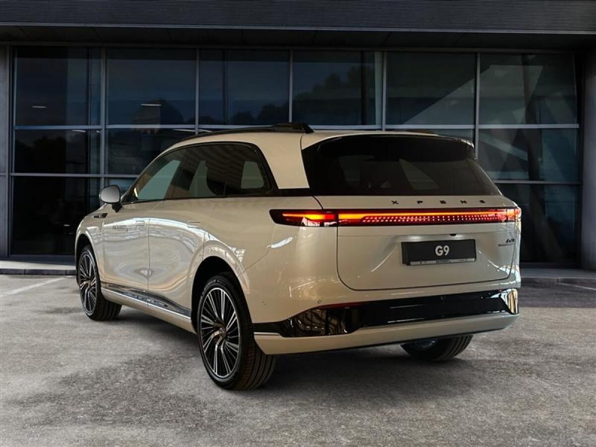 XPENG G9 AWD Performance Arctic White