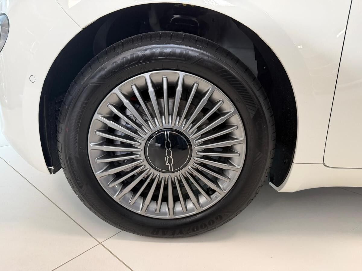 Fiat 500e Christmas Edition 23,8 kWh Abholung Mannheim