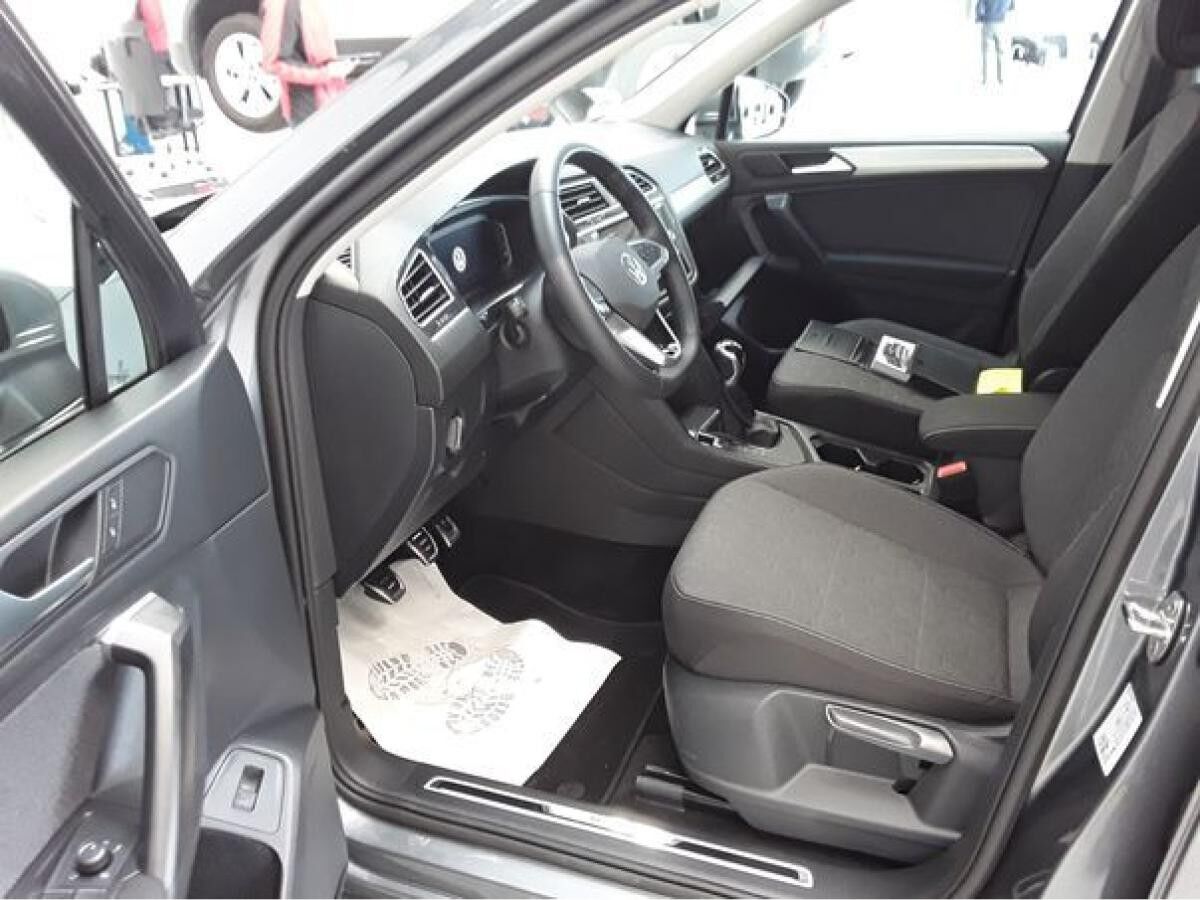 Volkswagen Tiguan Allspace Move 1,5 TSI 110kW - IQ.Drive Matrix-LED AHK Navi  Area View LM Standhzg Digital Cockpit Pro