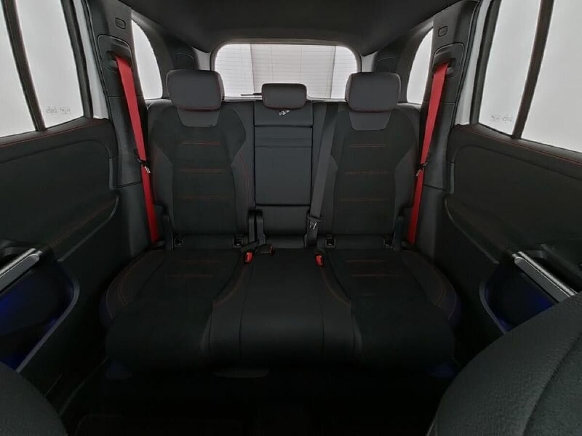 Mercedes-Benz GLB 35 AMG 4M Night2+Pano+Burmest+Distr