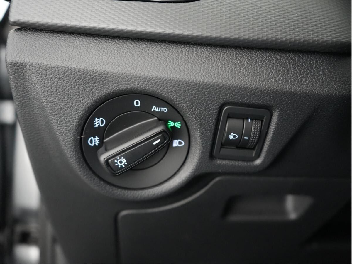 Skoda Kamiq Essence 1.0 TSI DSG 🍂NOVEMBER-SONDERAKTION🍂 *WINTERPAKET*AHK*WIRELESS SMARTLINK*