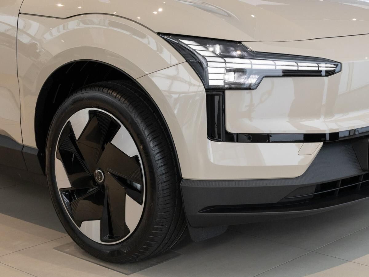 Volvo EX30 Plus Single Motor Extended Range