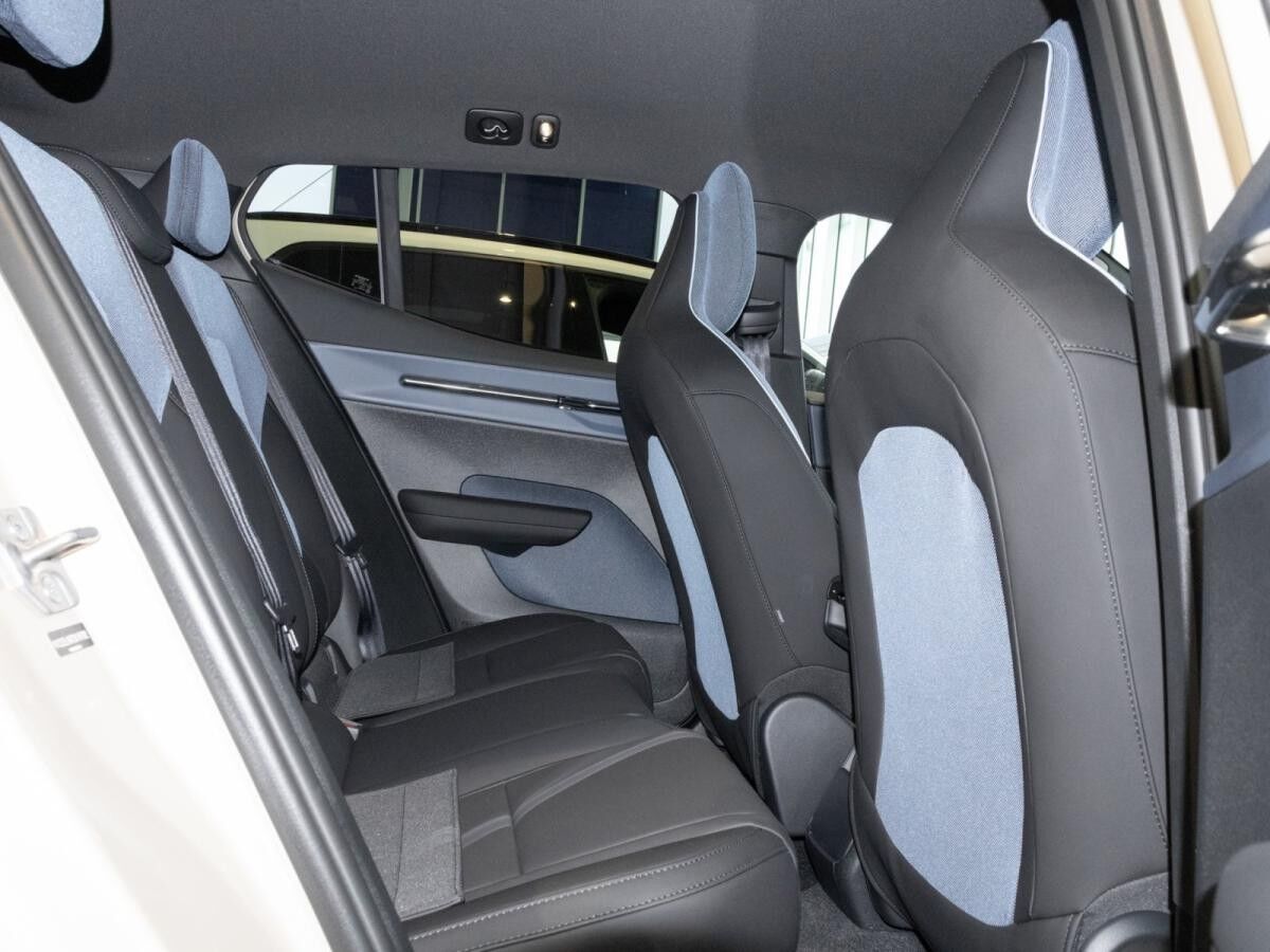 Volvo EX30 Plus Single Motor Extended Range