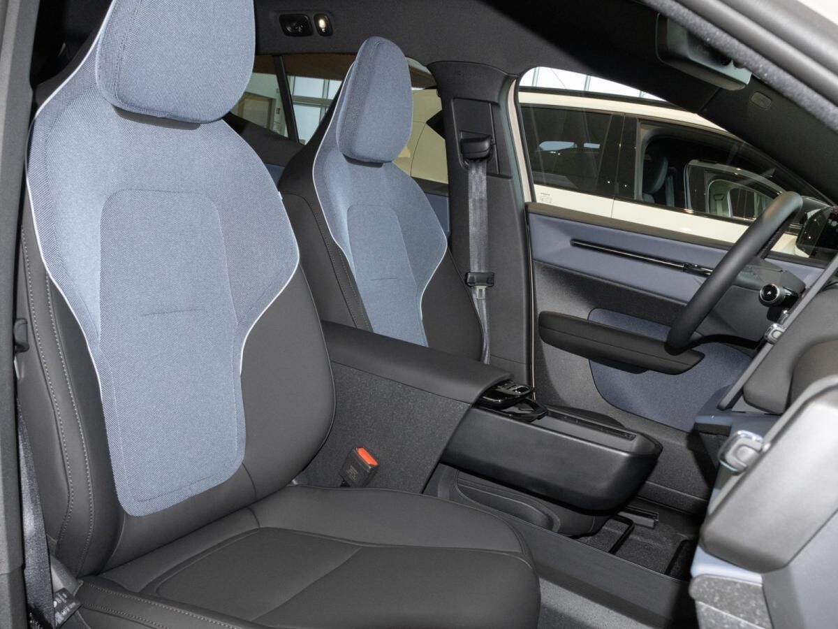 Volvo EX30 Plus Single Motor Extended Range