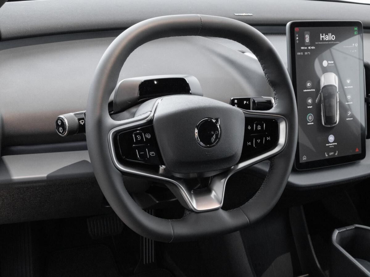 Volvo EX30 Plus Single Motor Extended Range