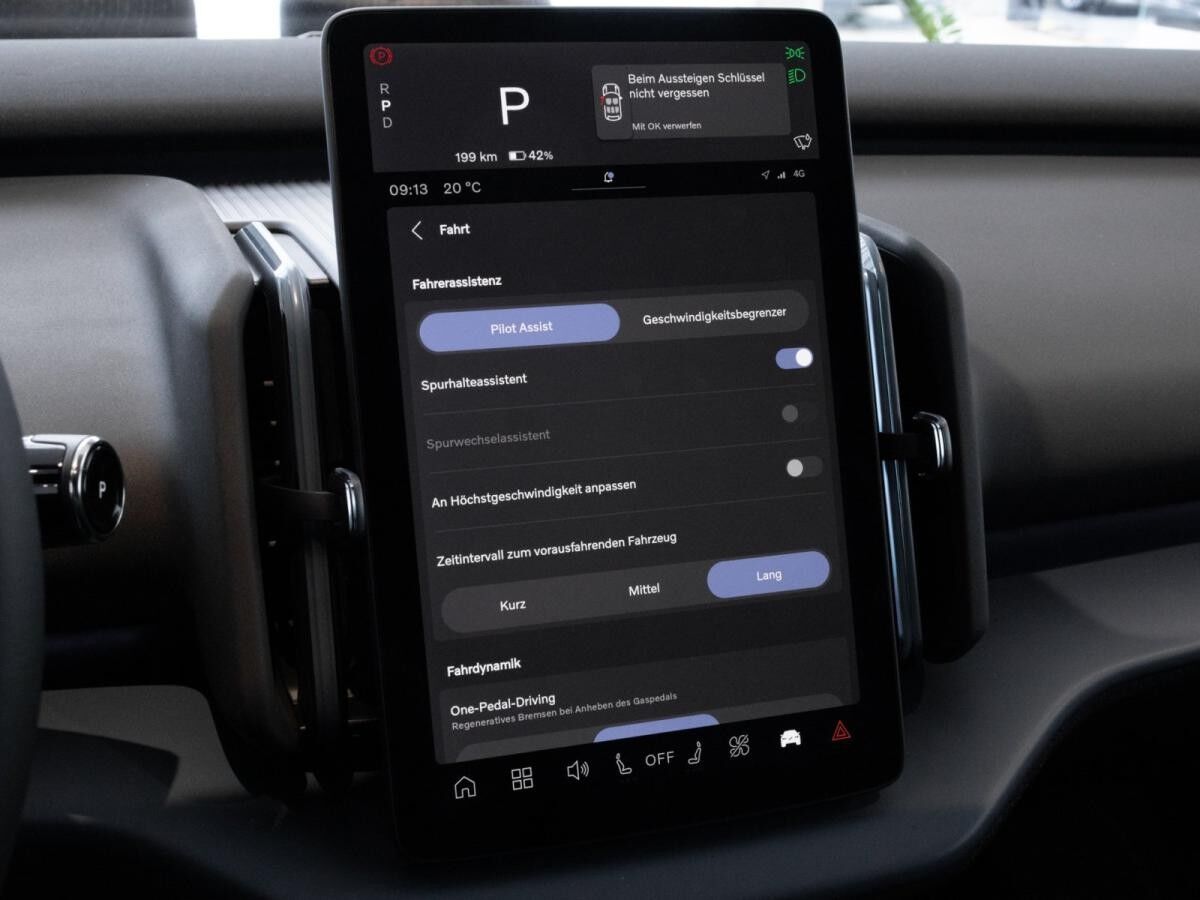 Volvo EX30 Plus Single Motor Extended Range