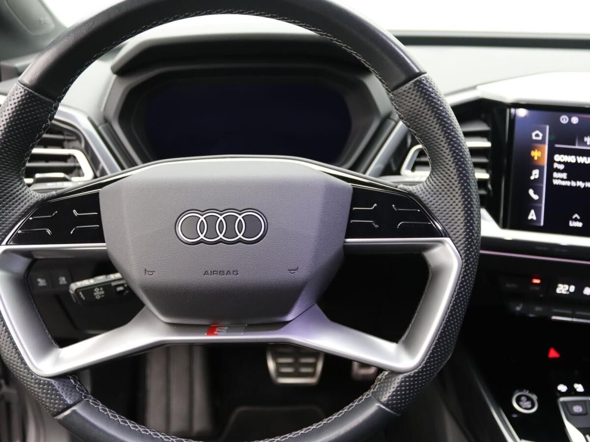 Audi Q4 e-tron edition one 45 quattro / Sonos, Matrix