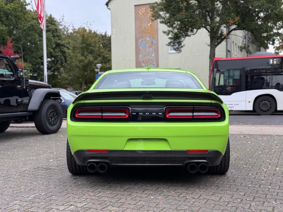 Dodge Challenger Scat Pack 6.4 V8 Carbon + Klappenauspuff + 22 Zoll + Tieferlegung