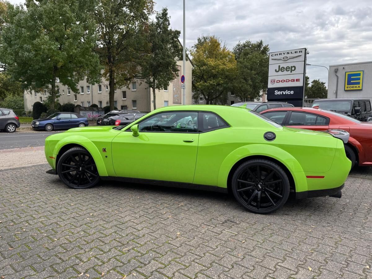 Dodge Challenger Scat Pack 6.4 V8 Carbon + Klappenauspuff + 22 Zoll + Tieferlegung
