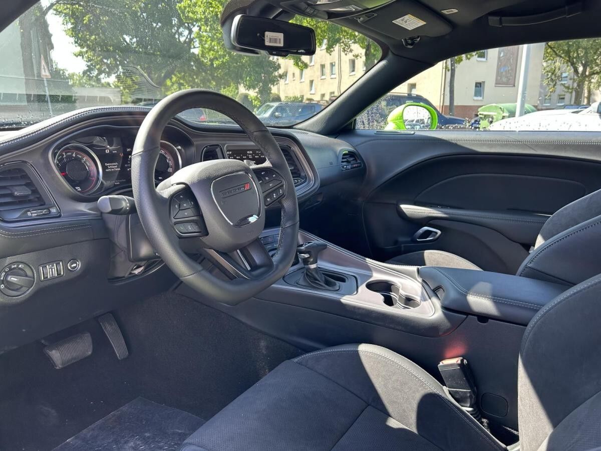 Dodge Challenger Scat Pack 6.4 V8 Carbon + Klappenauspuff + 22 Zoll + Tieferlegung