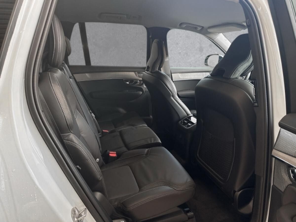 Volvo XC90 Plus Dark Recharge Plug-In Hybrid AWD 7-Sitzer 360°