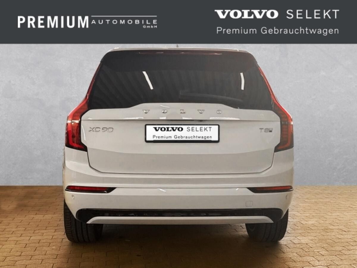Volvo XC90 Plus Dark Recharge Plug-In Hybrid AWD 7-Sitzer 360°