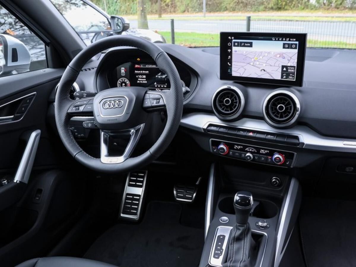 Audi Q2 advanced S line Int. ACC LED AHK Navi virtual