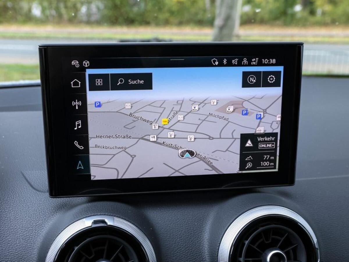 Audi Q2 advanced S line Int. ACC LED AHK Navi virtual