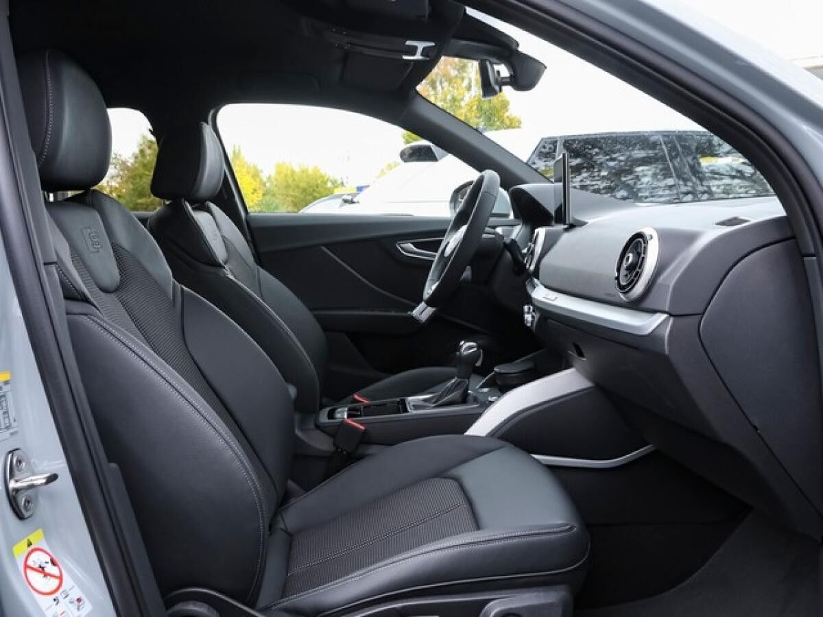 Audi Q2 2 x S line ACC LED Navi AHK virtual Kamra