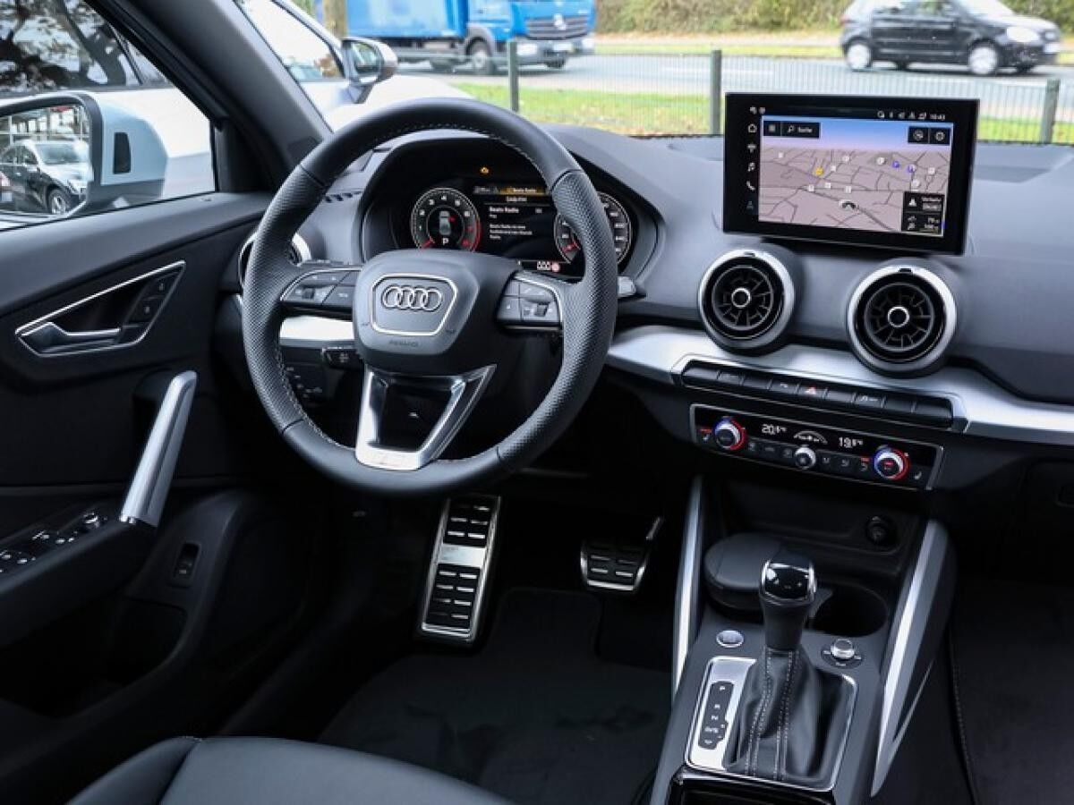 Audi Q2 2 x S line ACC LED Navi AHK virtual Kamra