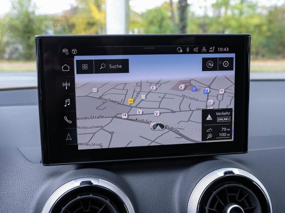 Audi Q2 2 x S line ACC LED Navi AHK virtual Kamra