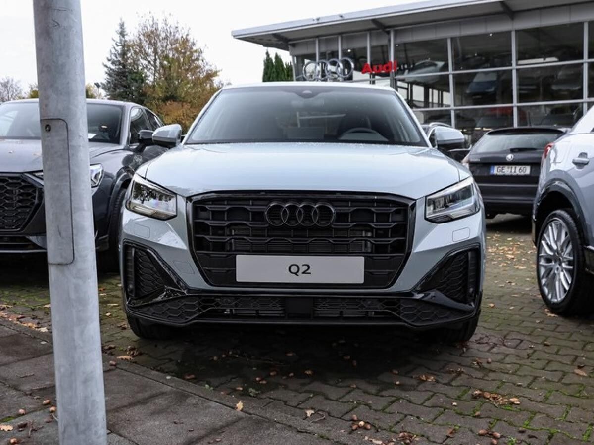 Audi Q2 2 x S line ACC LED Navi AHK virtual Kamra