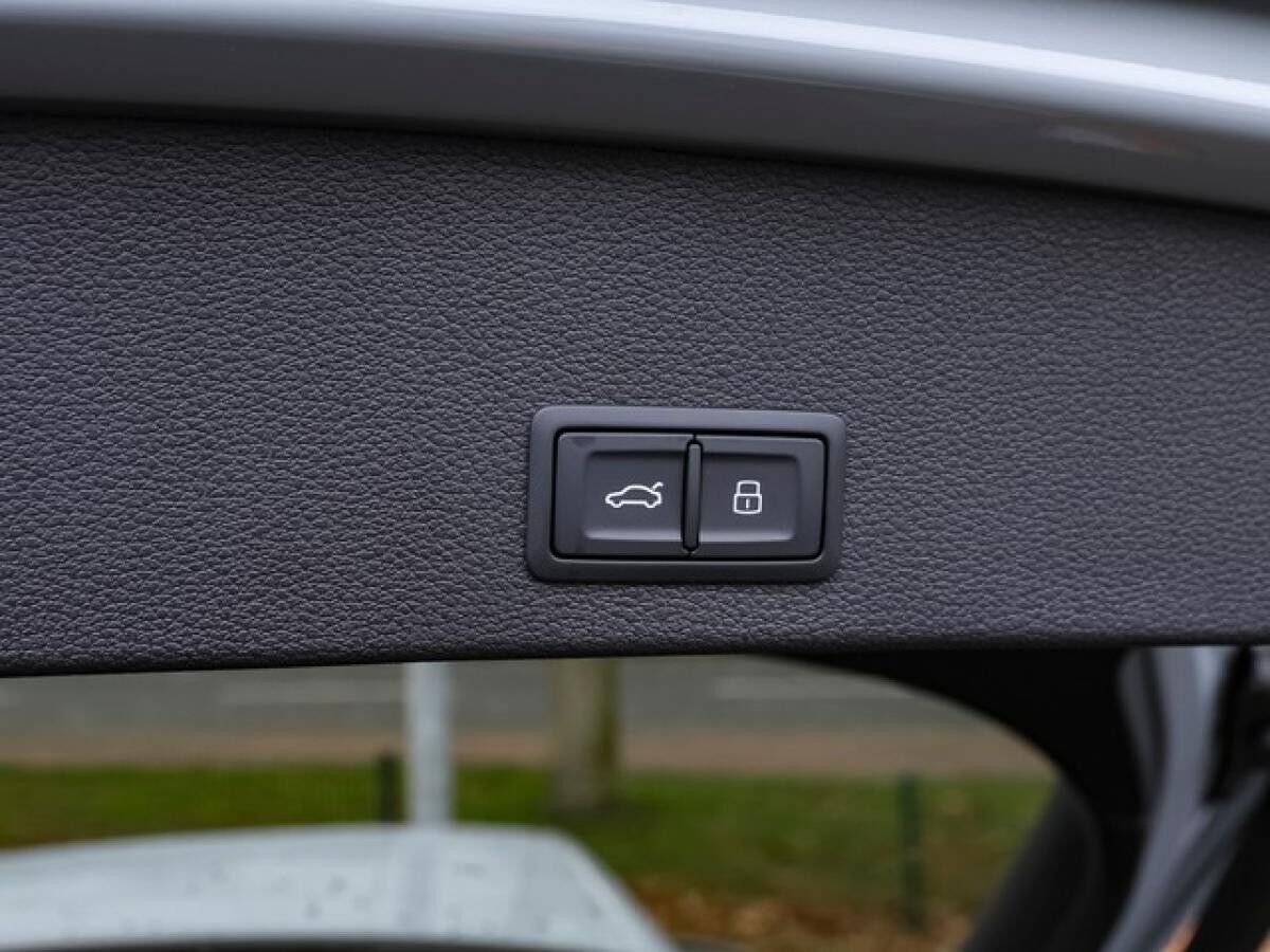 Audi Q2 2 x S line ACC LED Navi AHK virtual Kamra