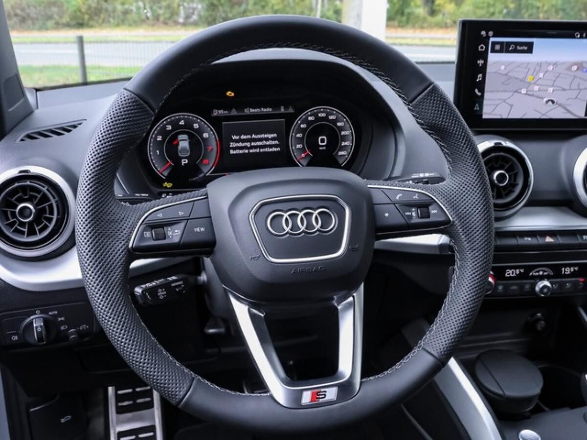 Audi Q2 2 x S line ACC LED Navi AHK virtual Kamra