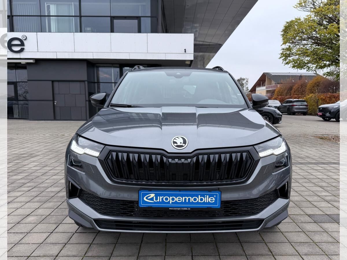 Skoda Karoq SPORTLINE 2026 1.5 TSI 110 kW DSG (UVP 52.160€/KW14/26) NAV/PANO/TRAVEL/CANTON/AHK/MATRIX/UVM.