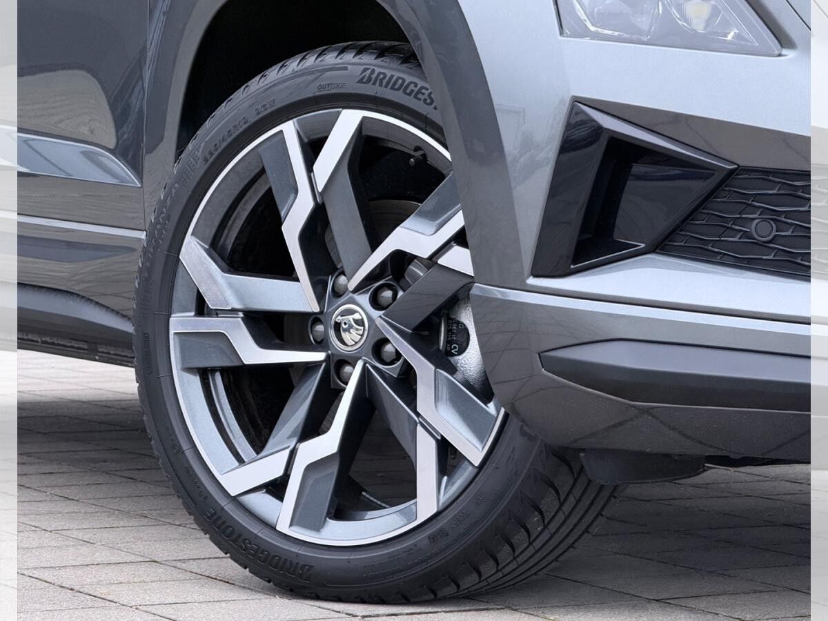 Skoda Karoq SPORTLINE 2026 1.5 TSI 110 kW DSG (UVP 52.160€/KW14/26) NAV/PANO/TRAVEL/CANTON/AHK/MATRIX/UVM.