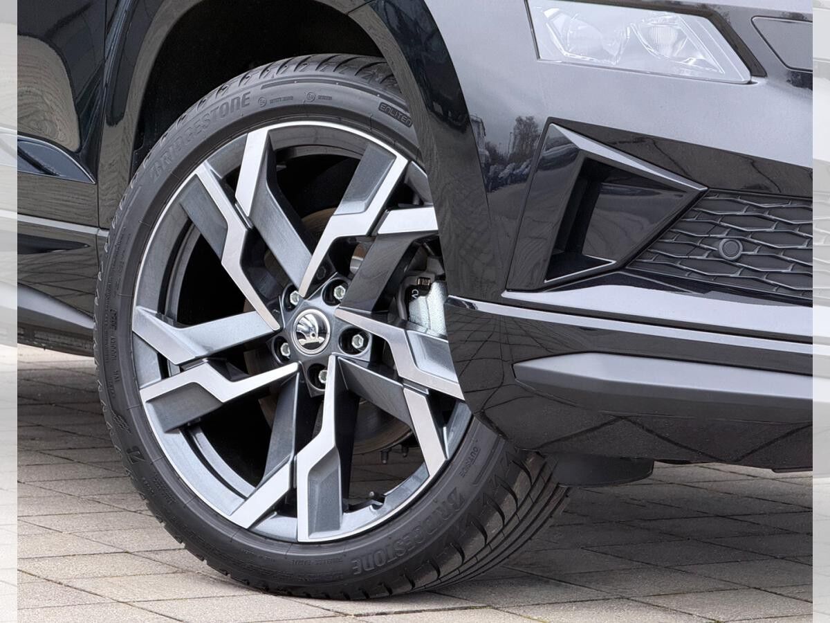 Skoda Karoq SPORTLINE 2026 1.5 TSI 110 kW DSG (UVP 52.160€/KW14/26) NAV/PANO/TRAVEL/CANTON/AHK/MATRIX/UVM.