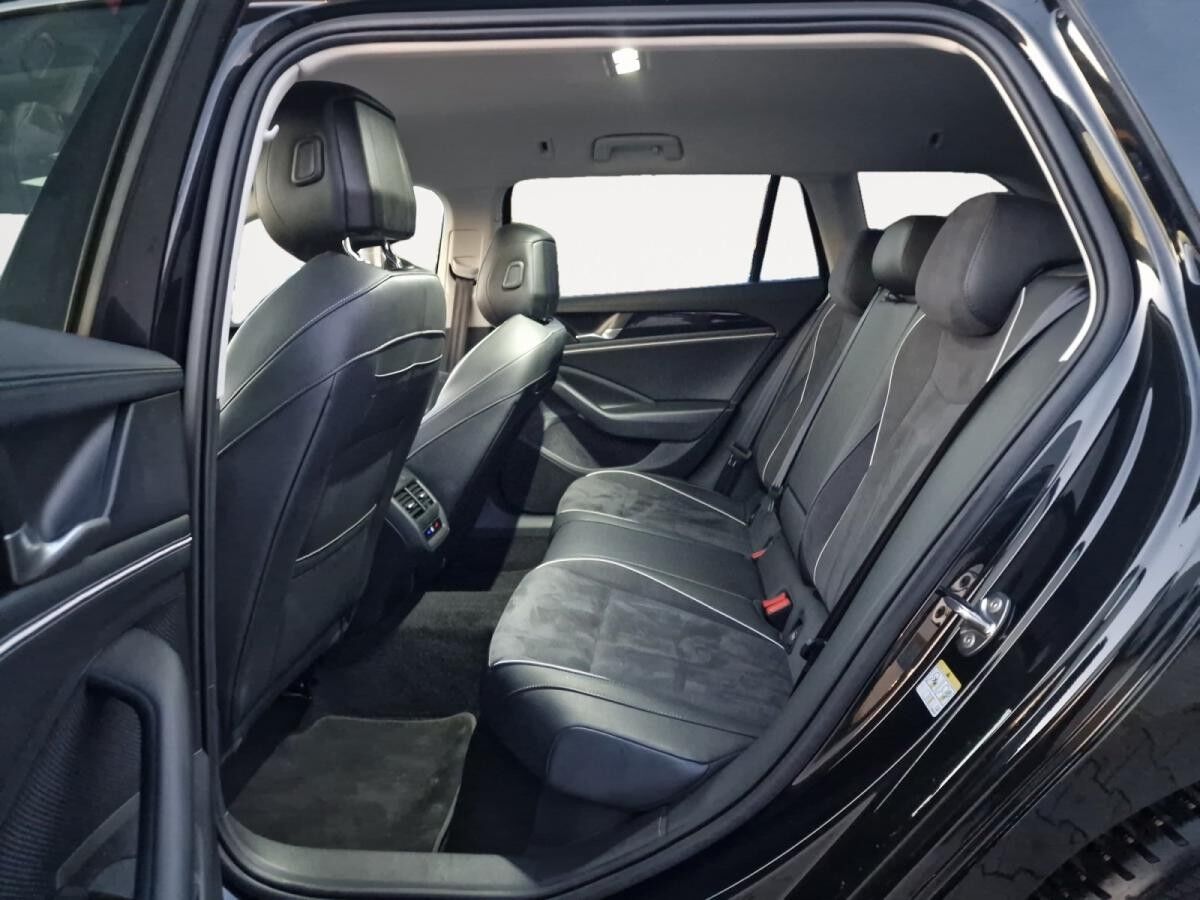 Volkswagen Passat Variant 1.5 eTSI W Business 360 ACC AHK