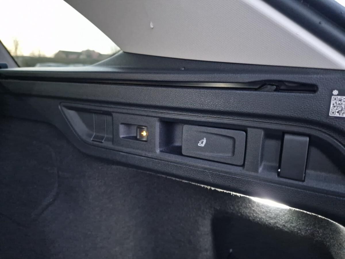 Volkswagen Passat Variant 1.5 eTSI W Business 360 ACC AHK