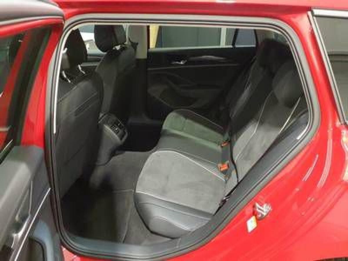 Volkswagen Passat Variant Business 1.5 eTSI 110kW DSG - IQ.Drive LED AHK Area View SHZ LM Navi CarPlay Digital Cockpit