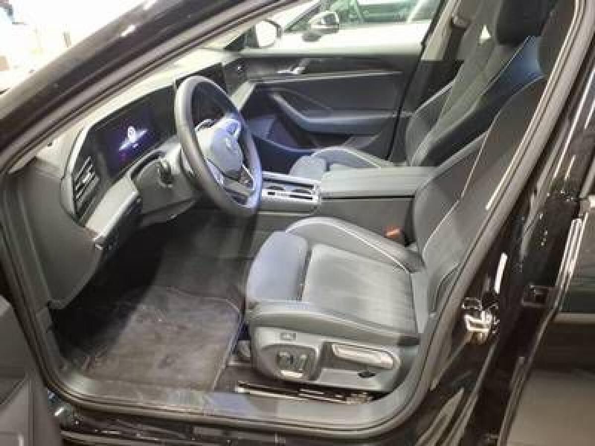 Volkswagen Passat Variant 1.5 eTSI 110kW DSG - LED Massage SHZ Area View Navi IQ.Drive AHK CarPlay LM Digital Cockpit