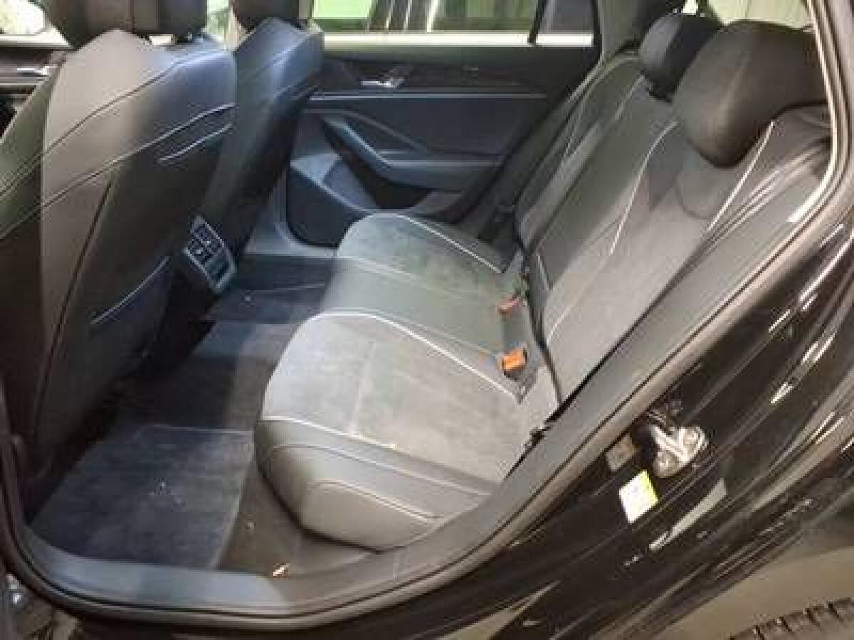 Volkswagen Passat Variant 1.5 eTSI 110kW DSG - LED Massage SHZ Area View Navi IQ.Drive AHK CarPlay LM Digital Cockpit