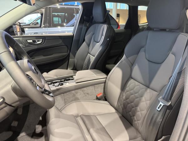 Volvo XC60 T6 AWD Plus Dark Plug-In (EURO 6d) Klima