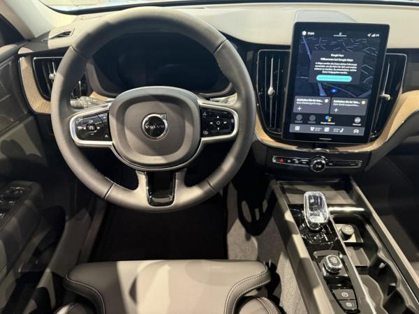 Volvo XC60 T6 AWD Plus Dark Plug-In (EURO 6d) Klima