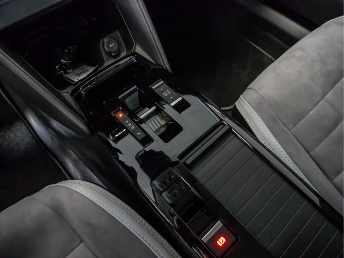 Citroën C4 Lim. 1.2 Max 130 SHZ SSD NAVI ACC FACEL. LED