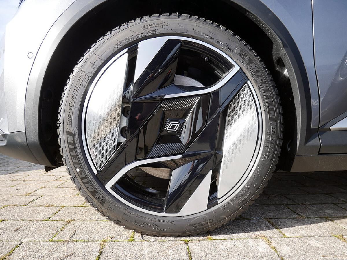 Renault Scenic E-Tech Iconic 220 Long Range