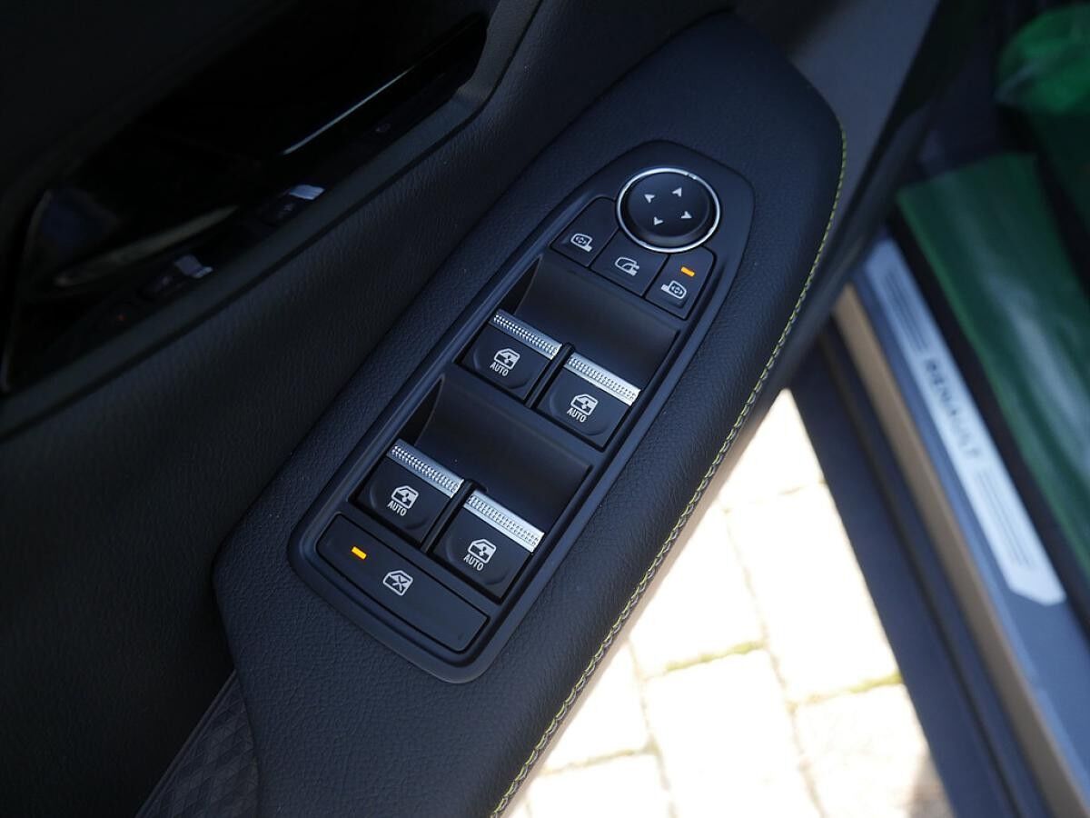 Renault Scenic E-Tech Iconic 220 Long Range