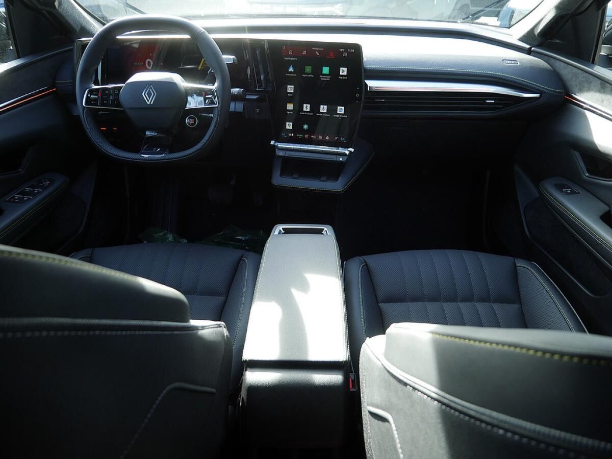 Renault Scenic E-Tech Iconic 220 Long Range