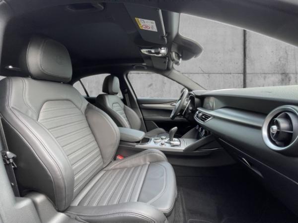 Alfa Romeo Stelvio Veloce Q4 2.0 PDC+KAMERA+NAVI+CARPLAY+SHZ