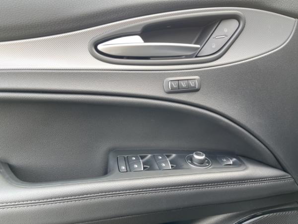 Alfa Romeo Stelvio Veloce Q4 2.0 PDC+KAMERA+NAVI+CARPLAY+SHZ