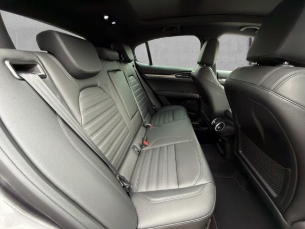 Alfa Romeo Stelvio Veloce Q4 2.0 PANORAMA+PDC+KAMERA+NAVI+CARPLAY+SHZ