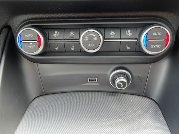Alfa Romeo Stelvio Veloce Q4 2.0 PDC+KAMERA+NAVI+CARPLAY+SHZ