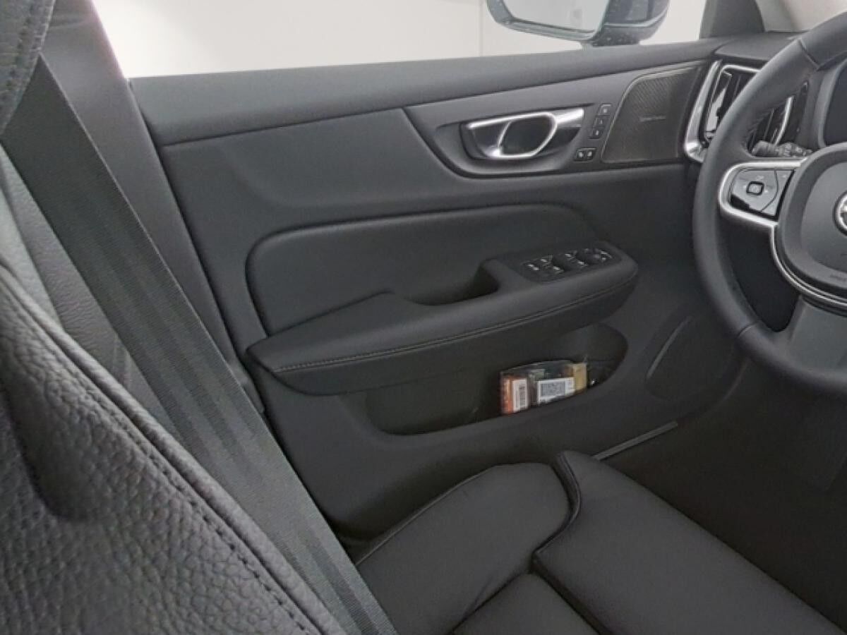 Volvo V60 T6 Plus Bright Plug-In Hybrid AWD EU6d Panoramadach Voll-LED El. Panodach Navi Leder