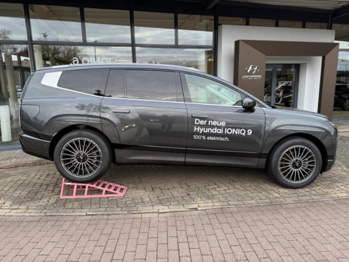 Hyundai IONIQ 9 6-Sitzer 4WD UNIQ Panoramaschiebedach, Swivel-Paket